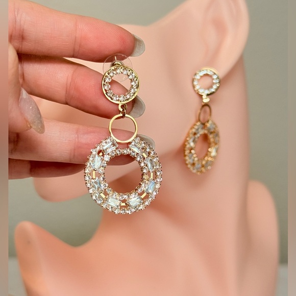 ⚜️ Elegant Gold Circle Drop Earrings - Picture 5 of 7